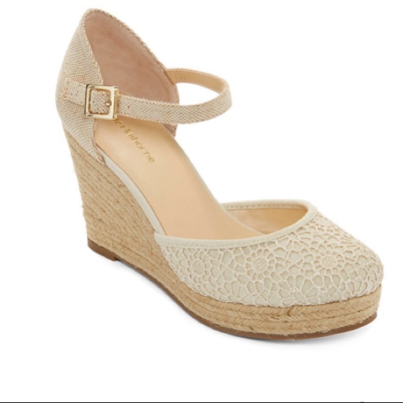 Liz Claiborne Shoes - Liz Claiborne cream colored espadrille wedge
